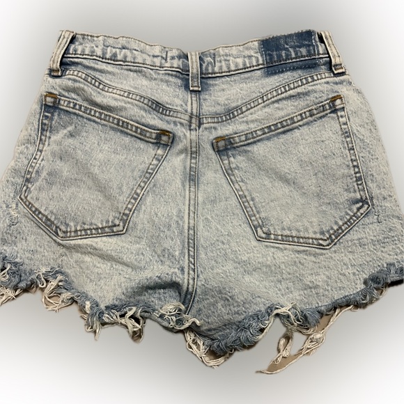 Abercrombie & Fitch High Rise Mom Short - Picture 2 of 5